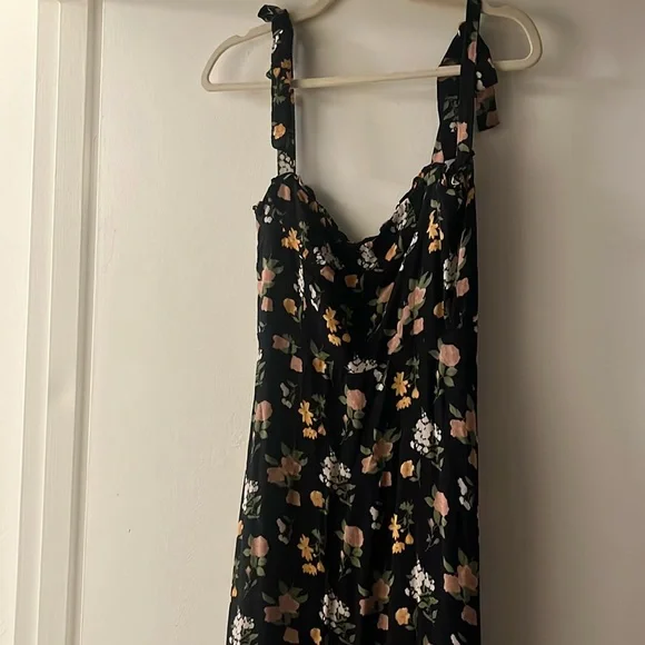 Reformation Dress Nikita Dress size 2 color: Mademoiselle - Picture 1 of 4